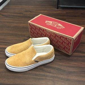 VANS CLASSIC SLIP-ON HAIRY SUEDE SNEAKER